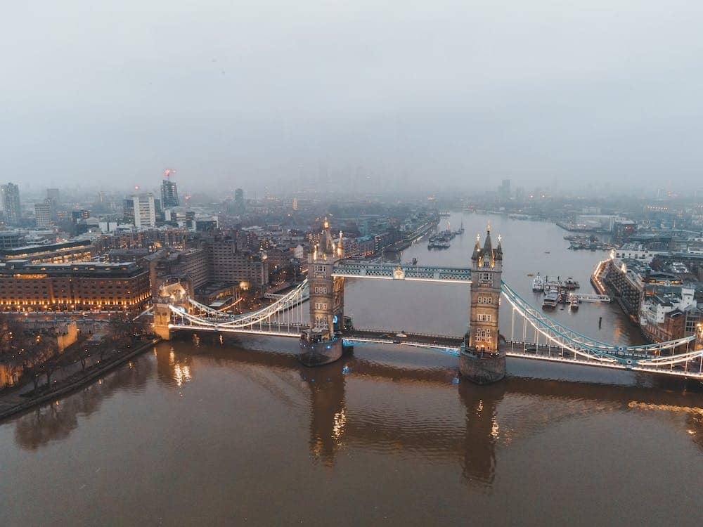 Когда вы парите в небе, вы увидите одни из самых захватывающих дух пейзажей, которые только можно себе представить.  полет на вертолете Лондон, русскоговорящий гид, достопримечательности Лондона, незабываемый опыт, исследование Лондона с воздуха London@ukdom.ru